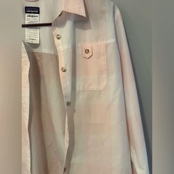 SOLD OUT 
Patagonia Light Pink Button-Up Shirt - Picture 4 of 8